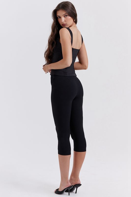 Black House Of Cb Capris  Pants | UKN-481036